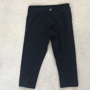 Black Capri Lululemon Leggings